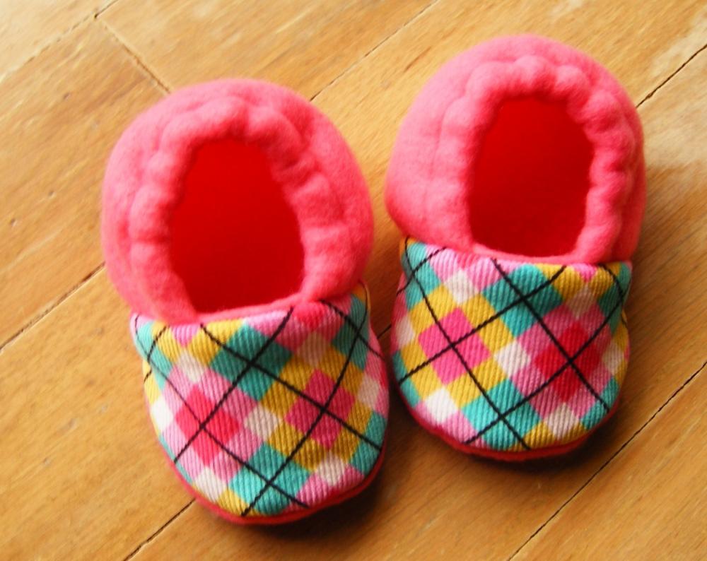 Toddler Size - Pink Argyle Fleece Baby Booties With Non-slip Soles