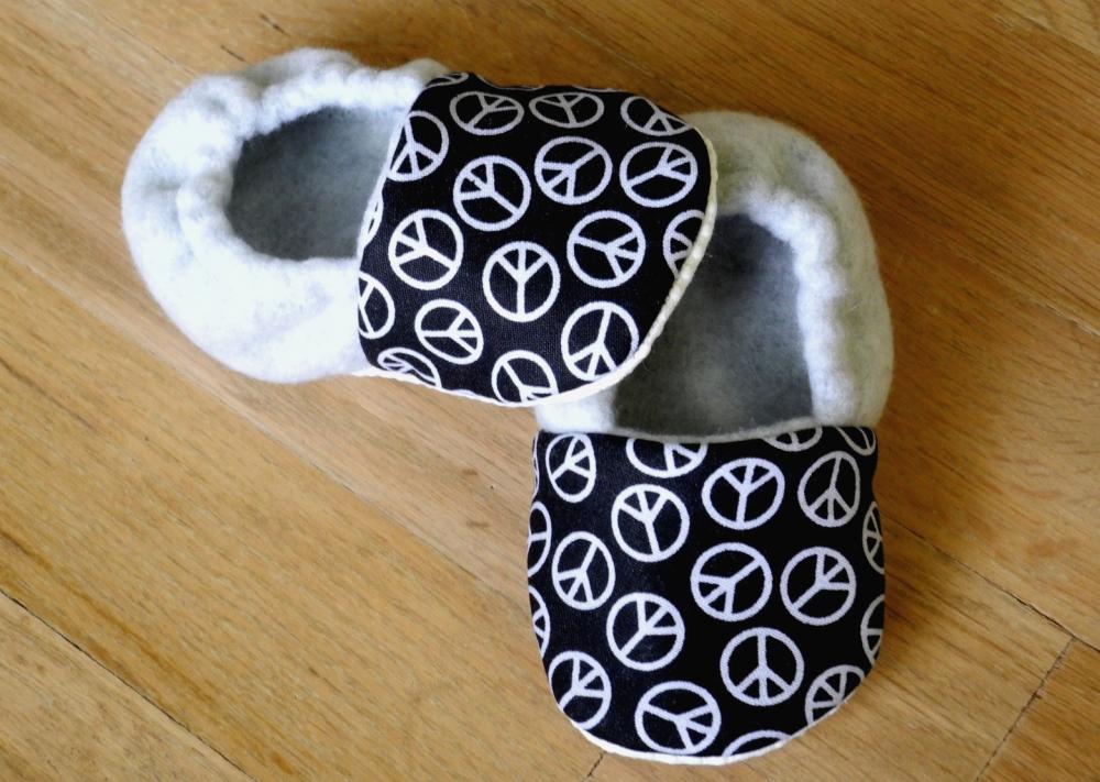 Toddler Size - Peace Signs And Grey/gray Fleece Baby Booties With Non-slip Soles