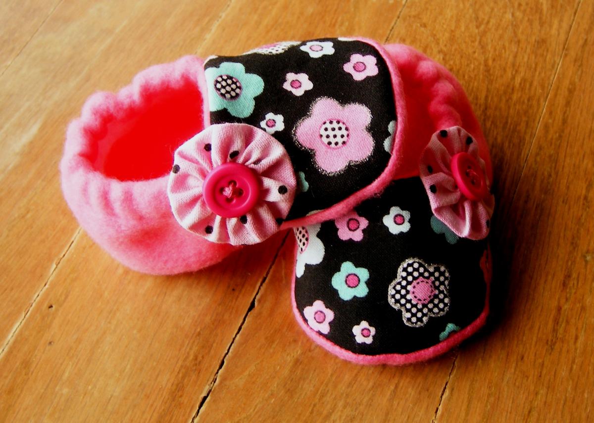 Toddler Size - Dotty Pink, Blue, Black Flowers Fleece Baby Booties With Non-slip Soles