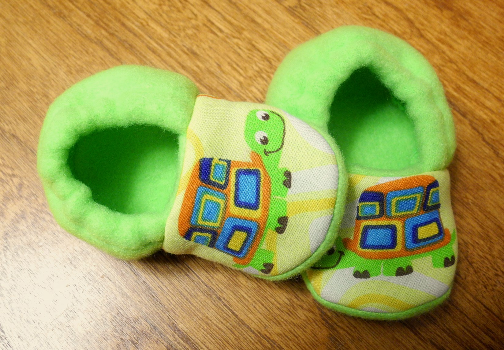 Lime Green Turtles Fleece Baby Booties on Luulla